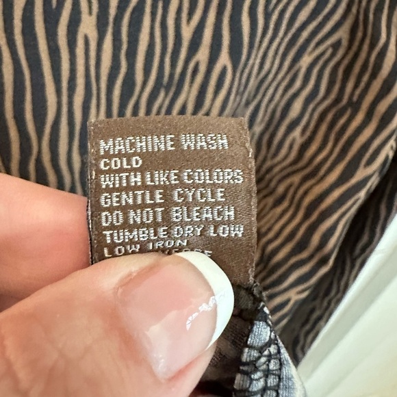 J MCLAUGHLIN Brown zebra print poly spandex woman quiet luxury turtleneck L - Picture 9 of 9